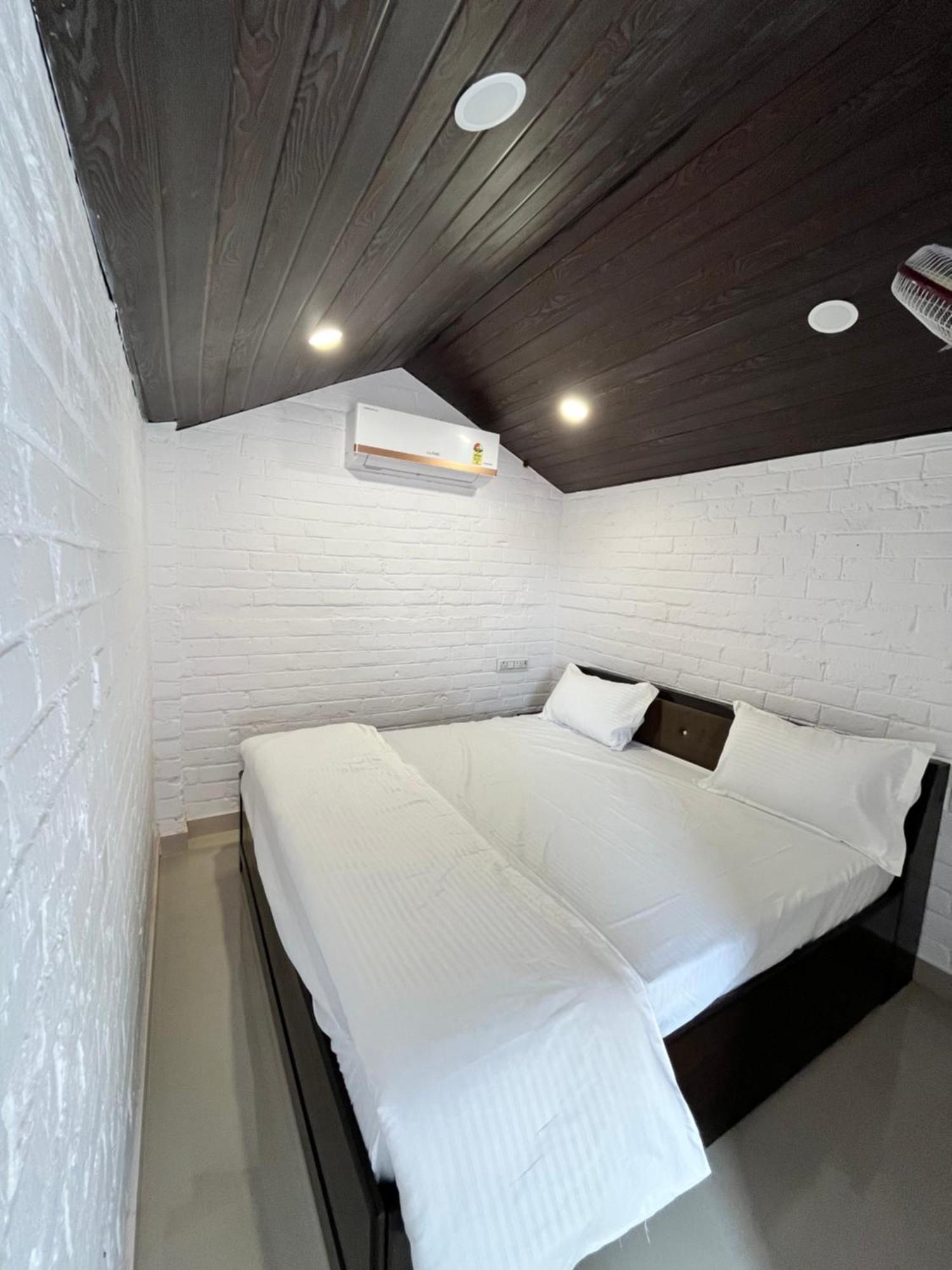 The Royal Hut Hotel อัจเมอร์ ภายนอก รูปภาพ